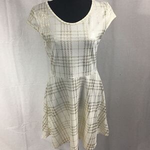 Large cream colored gold accents short sleeved fitted top flare bottom easycare